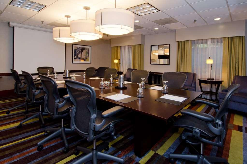Doubletree Suites By Hilton Charlotte/Southpark Facilități foto
