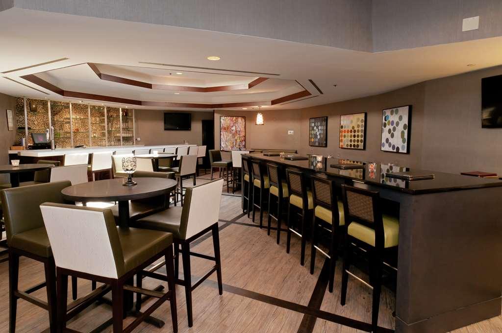 Doubletree Suites By Hilton Charlotte/Southpark Restaurant foto