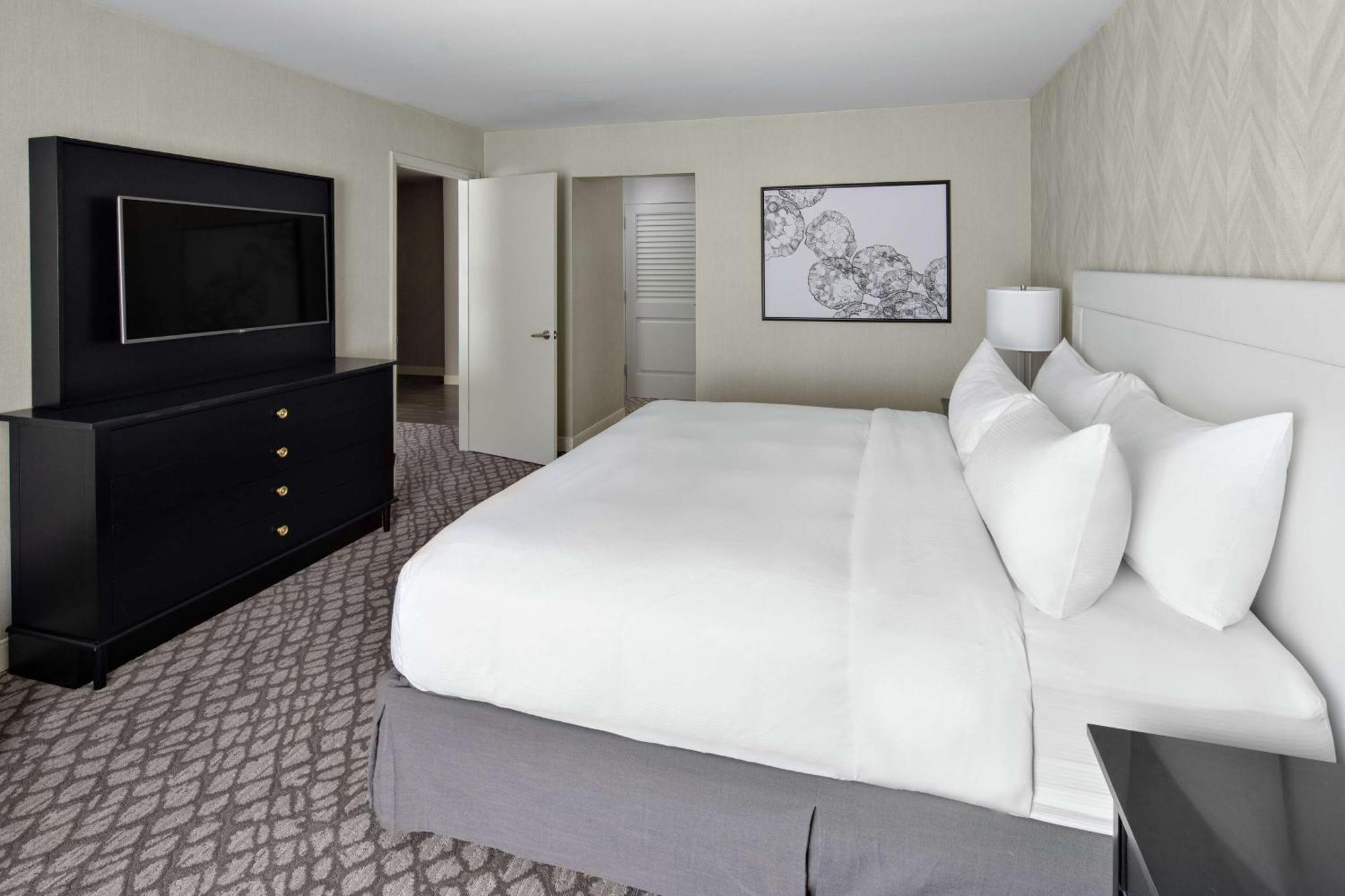 Doubletree Suites By Hilton Charlotte/Southpark Exterior foto