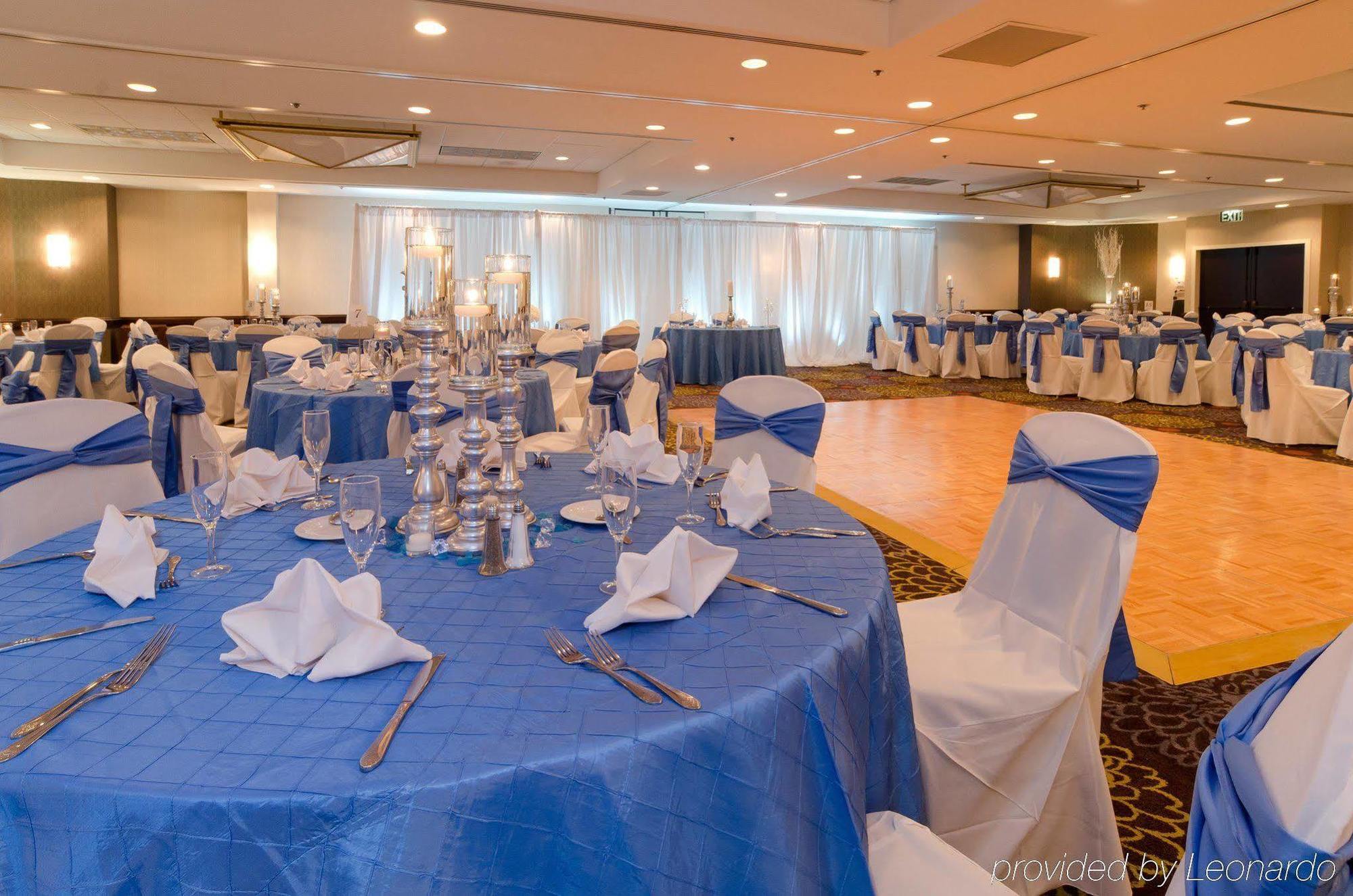 Doubletree Suites By Hilton Charlotte/Southpark Restaurant foto